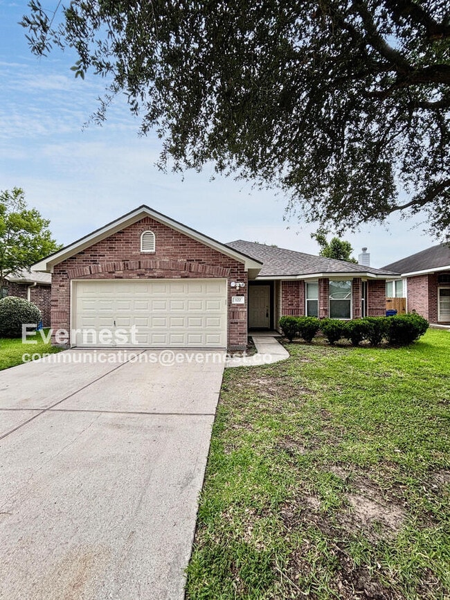 Photo - 122 Golden Oak Dr House