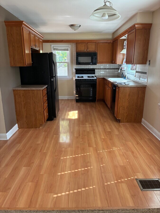 Photo - 1353 Northlawn St NE