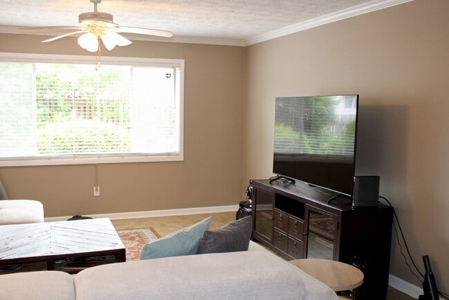 Photo - 115 Biscayne Dr NW