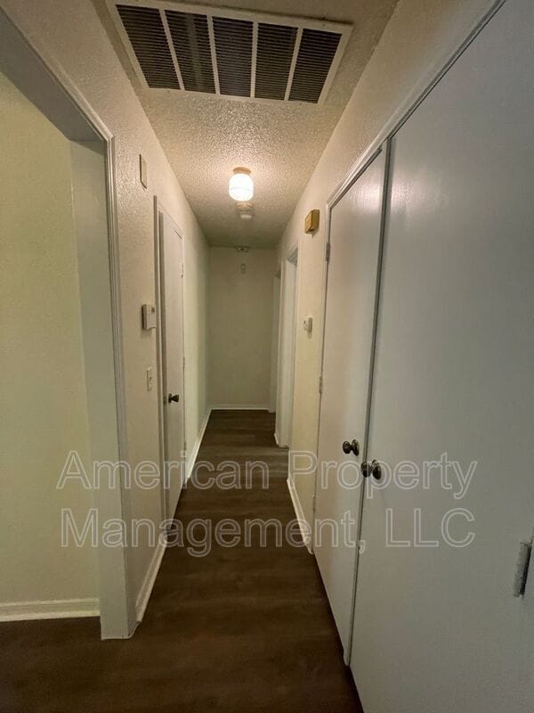Photo - 4405 S Gum Ave