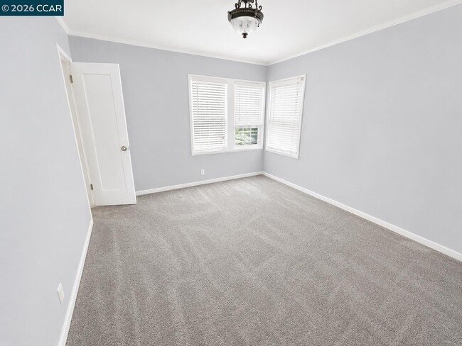 Photo - 916 Veale Ave