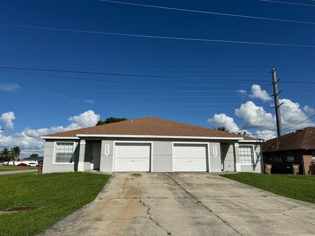 Building Photo - Experience this Cape Coral 3 bedroom 2 bat... Rental