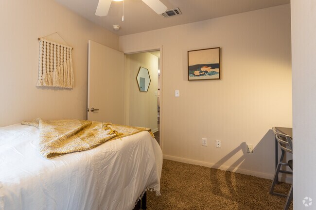 4BR, 2BA - 1,107 SF