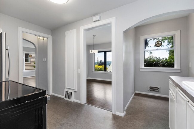 Photo - Historic Laurelhurst Home ~ Quiet Neighborhood~ Stunning Water View! 4 Mins to U Village/UW