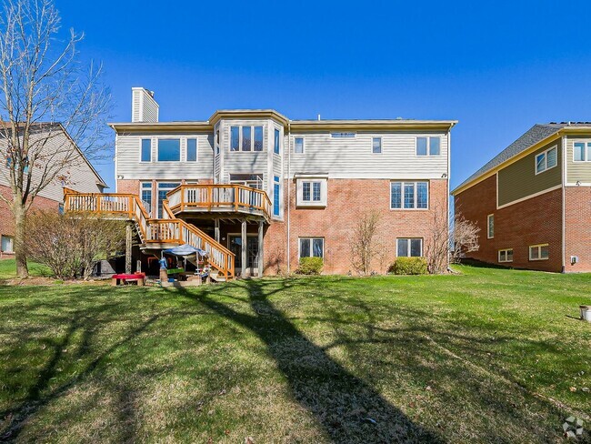 Building Photo - Welcome to this stunning 5 bedroom, 5 bath... Rental