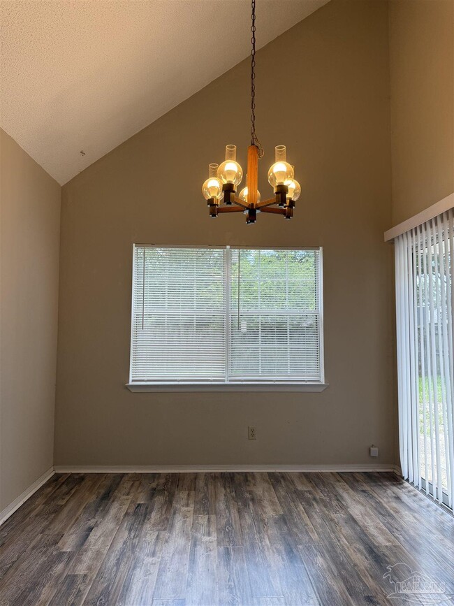 Photo - 3004 Cedarwood Village Ln