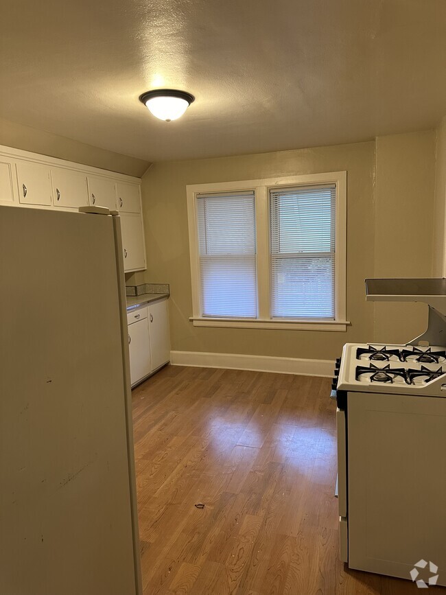 Kitchen pic from 11-15-24 - 1618 N 6th St Rental