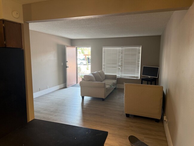 Photo - 1 Bedroom 1 Bath In Central Las Vegas
