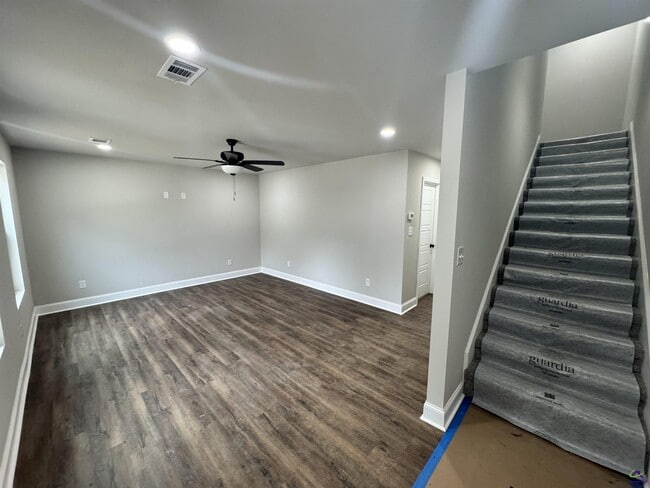 Photo - 305 N 4th St