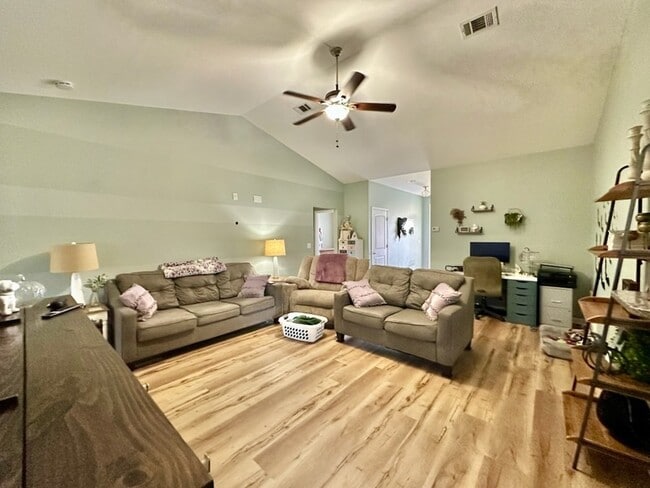 Photo - 349 Fir Ave