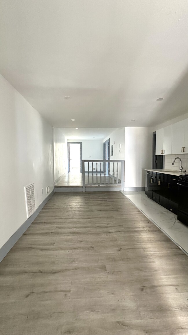 Building Photo - 655 S 11th St Unit 1 Rental