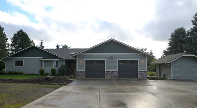 Building Photo - Single level, 3+ bed 3 bath, 2,932 sf home on 1.23 acres in Sequim
