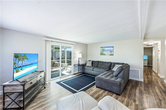 Photo - 21 Lemans Dr