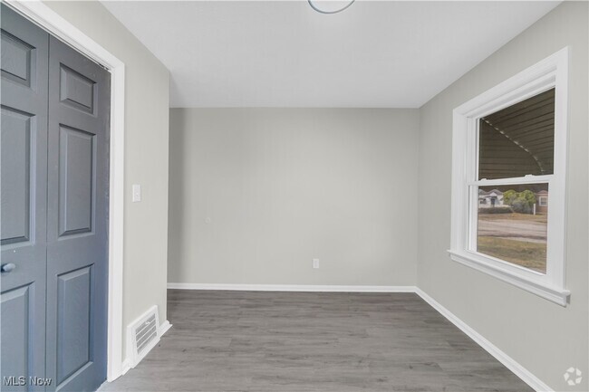 Building Photo - 16902 Lotus Dr Rental
