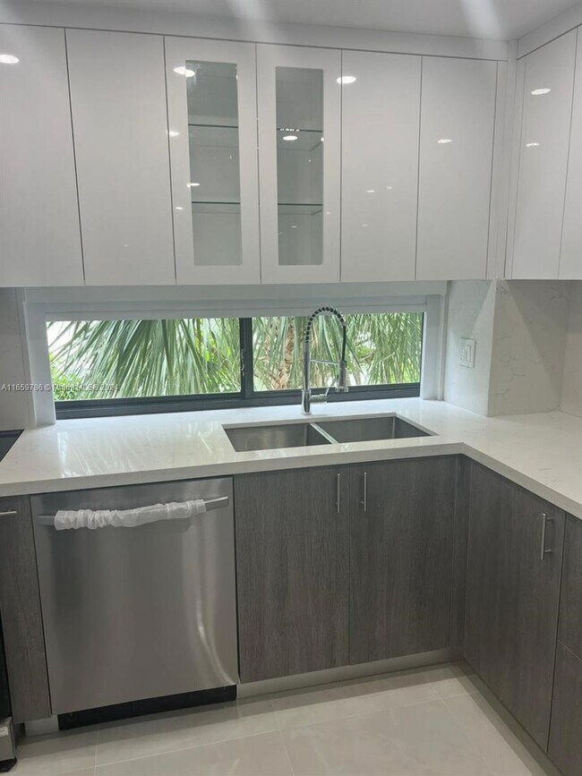 Photo - 16919 N Bay Rd Condo Unit 301