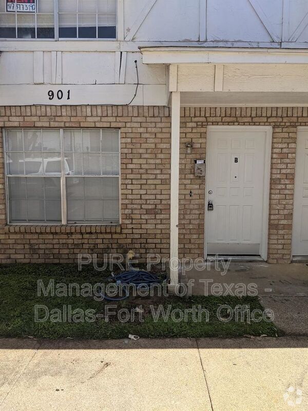 Building Photo - 901 S Mesquite St Rental