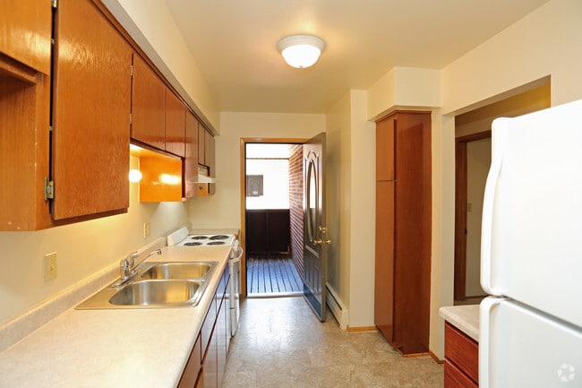 Kitchen - Oak Park Apartment Homes
