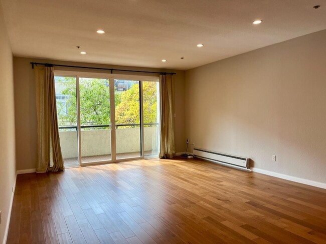 Building Photo - 525 Almer Rd