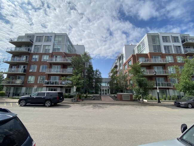 Building Photo - 63 Inglewood Park SE