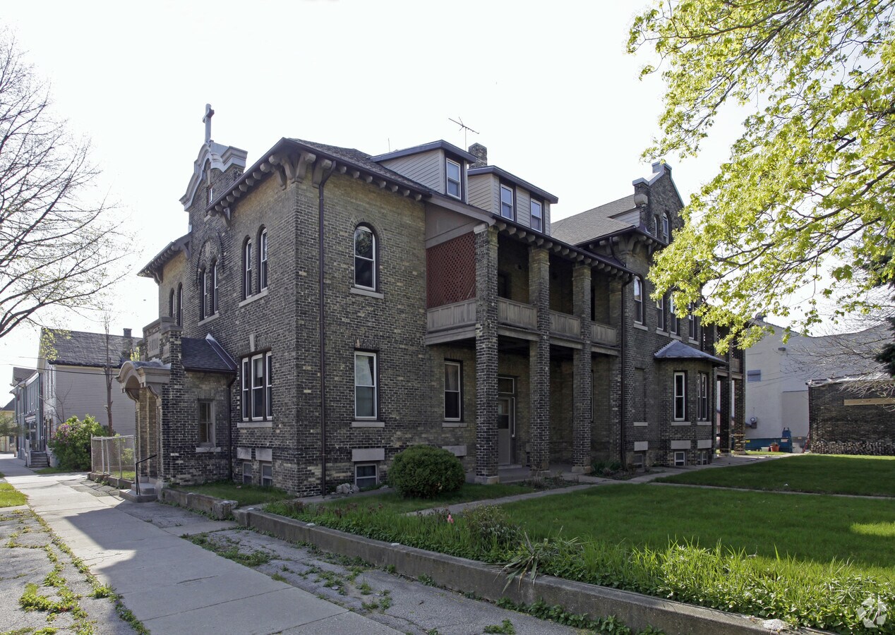 Photo - 327 W Brown St