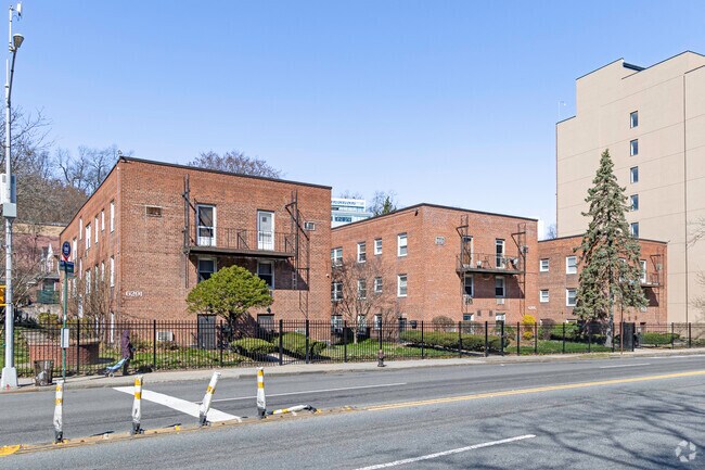 Photo - Riverdale Commons Litigated Apartments