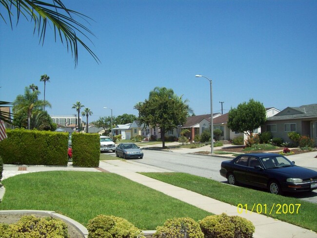 3 BEDROOM, 1 BATH ON TREE LINED STREET - 3 BEDROOM, 1 BATH ON TREE LINED STREET Casa