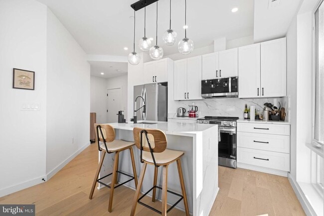 Building Photo - 30 Kennedy St NW Unit 14