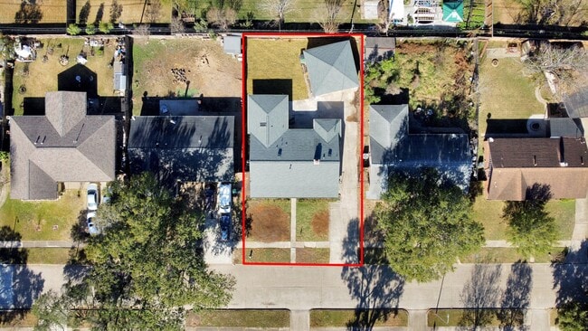 Photo - 7718 Romney Rd