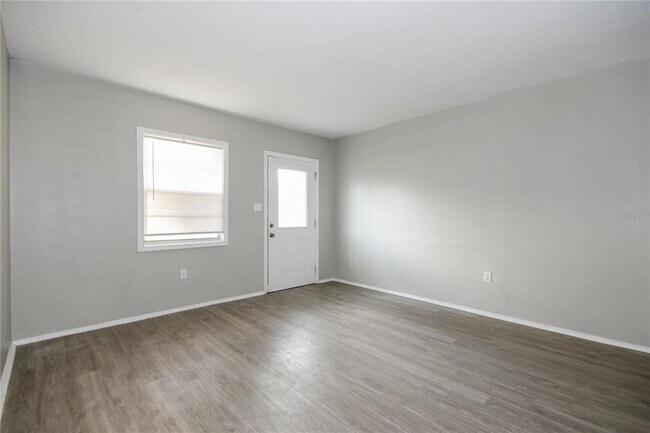 Photo - 6813 N Clearview Ave