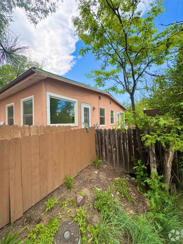 Building Photo - 718 W Madison St Rental