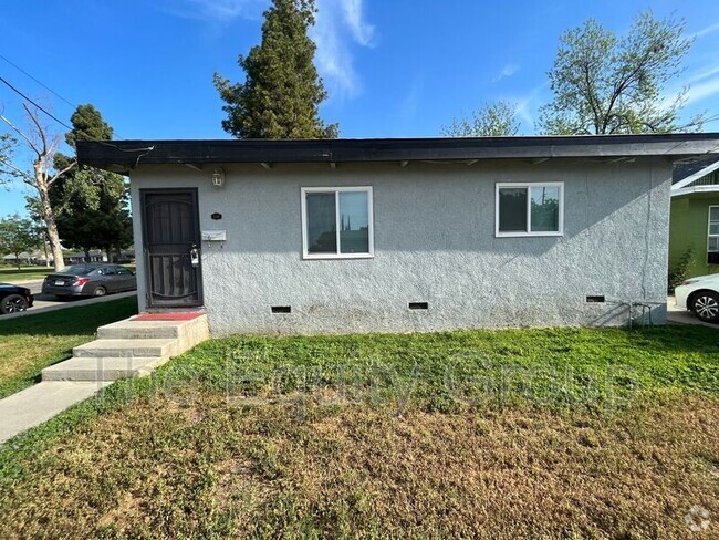 Building Photo - 220 W Cypress Ave Rental