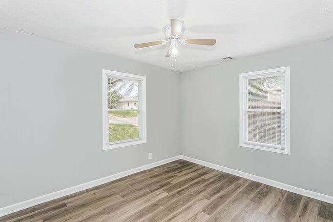 Photo - 2925 E Maplewood Dr