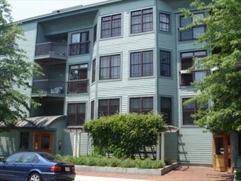 Building Photo - 185 High St Unit 303