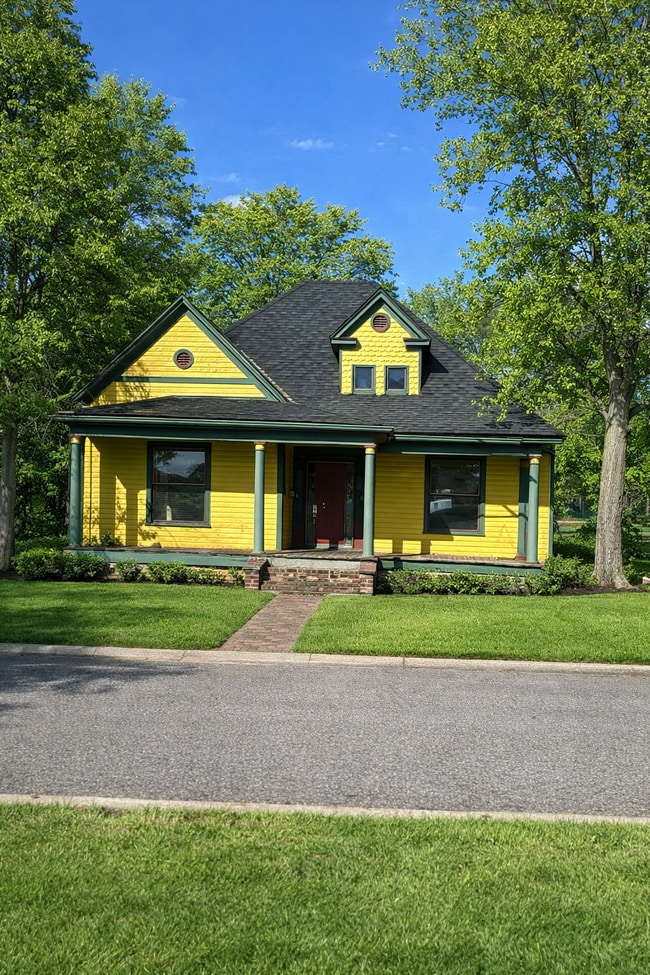 Building Photo - 417 Clark St