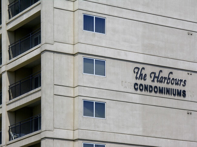 Southeast corner and signage - The Harbours Condominiums