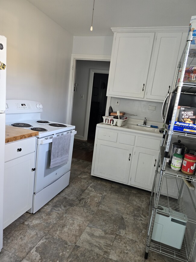 Building Photo - 160 Morton Ave Unit Morton ave