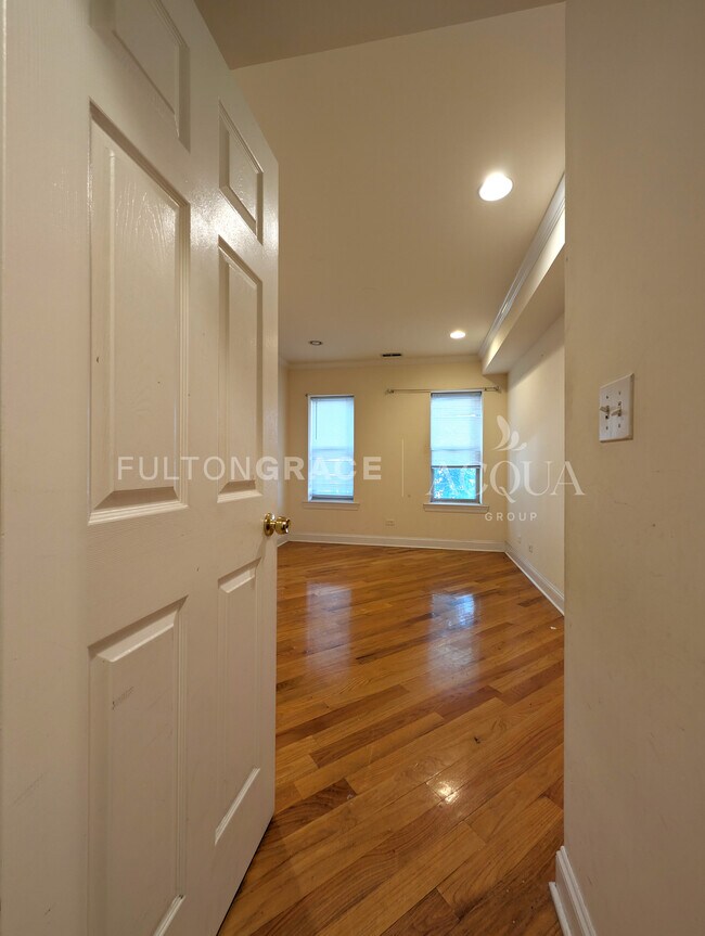 Photo - 6937 N Oakley Ave Unit 1