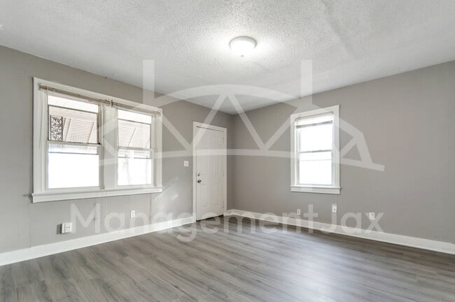 Photo - 2568 Commonwealth Ave