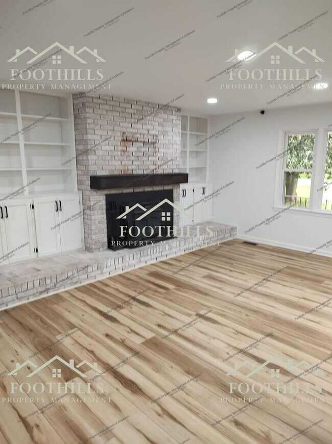 202 Wedgewood Dr