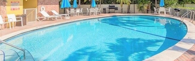 Building Photo - 2426 SE 17th St Unit 208