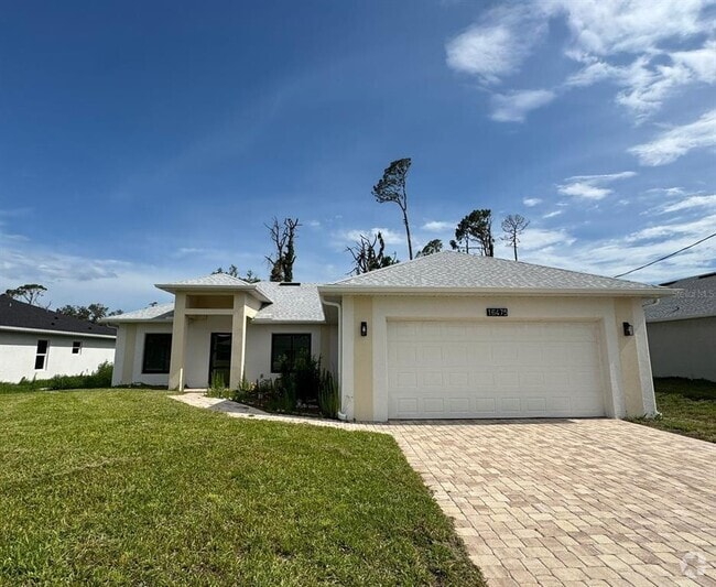 Building Photo - 16475 Hillsborough Blvd Rental
