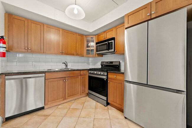 Photo - 300 Communipaw Ave Unidad 4