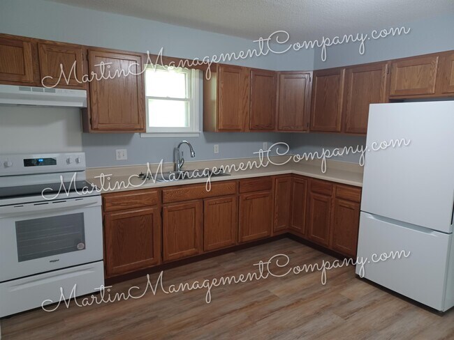 Photo - 109 E Clay St