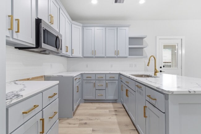 Photo - 7040 Kinney St