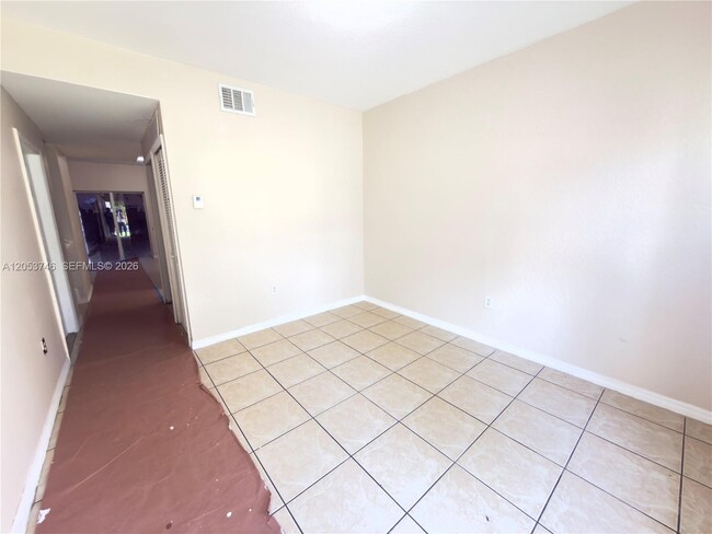 Photo - 646 SW 7th St