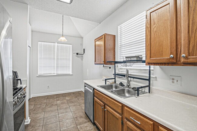 Photo - 29 Camellia Ln