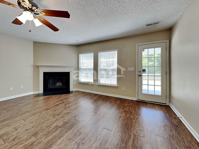 Photo - 5013 Springdale Dr
