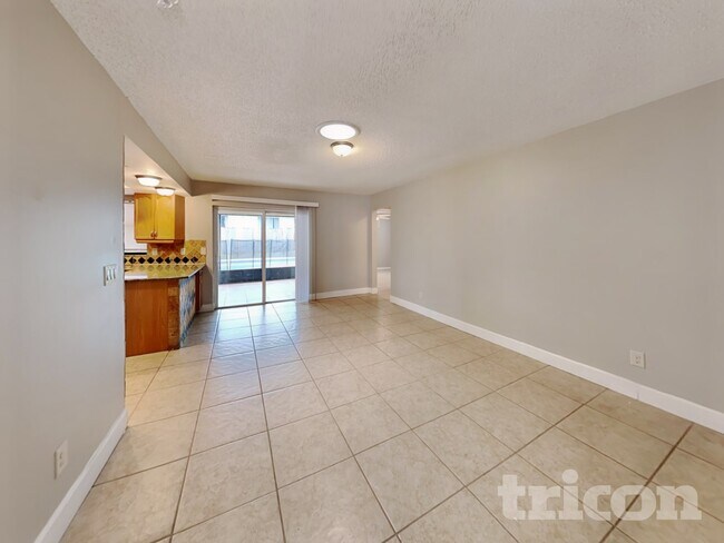 Photo - 818 Tarawood Ln