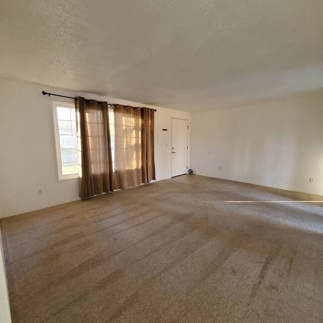 Photo - Cozy 2 Bed, 1 Bath duplex with large yard - Won't Last Long!