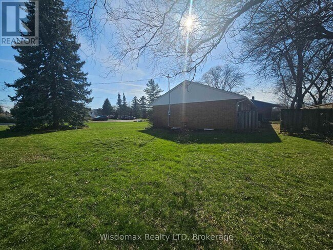 Photo - 5881 Britannia Crescent